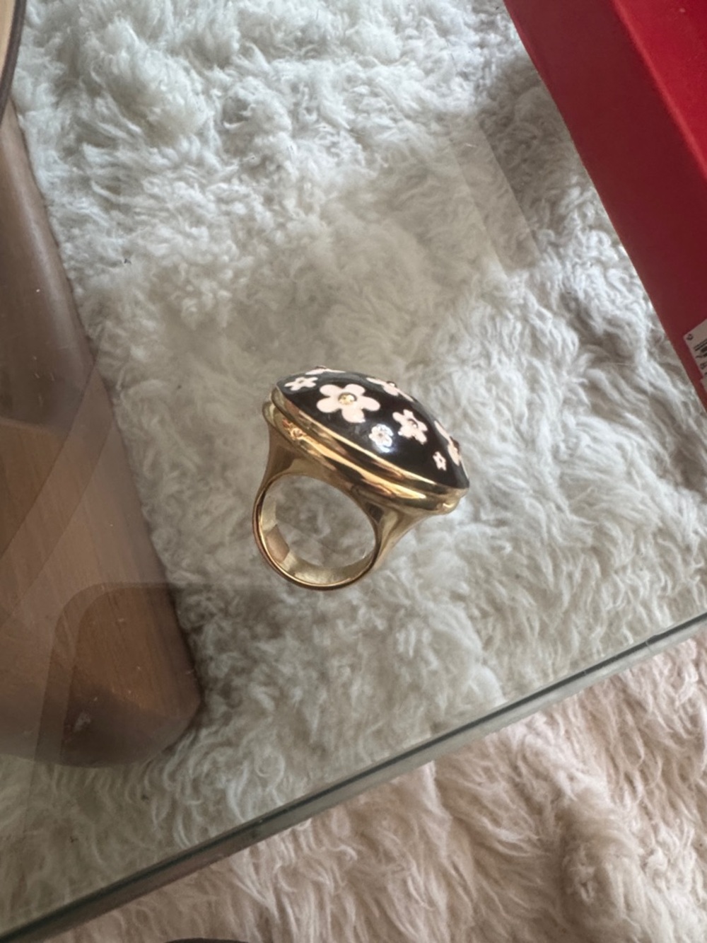 Marc Jacobs Daisy Solid Perfume Ring - Picture 3 of 4